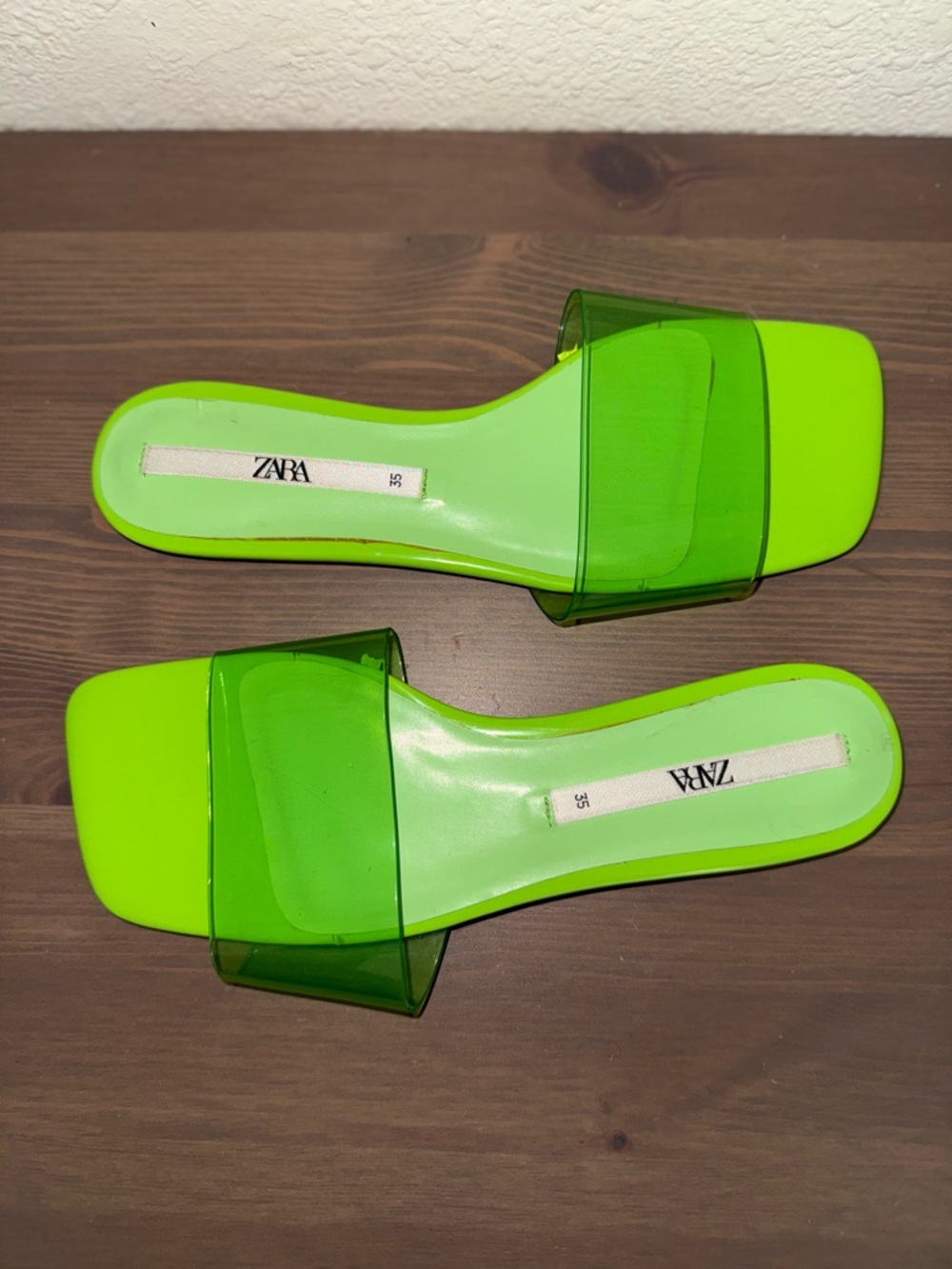 ZARA Flat Vinyl Sandals neon green Size 35 Women's